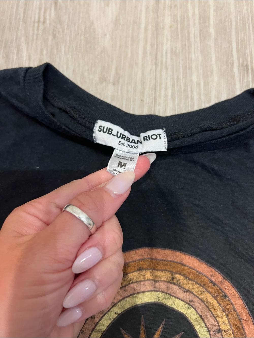 Suburban Riot Rainbow Tee M/10 - Picture 2 of 3